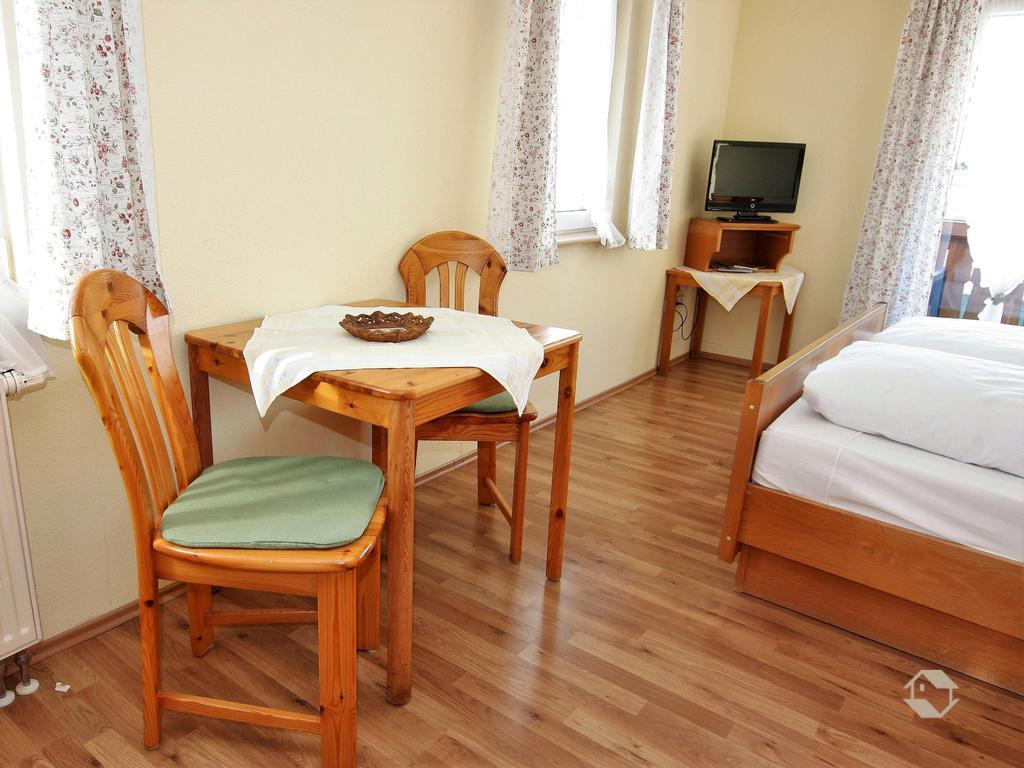 Gaestehaus Klingele Hinterzarten Ruang foto