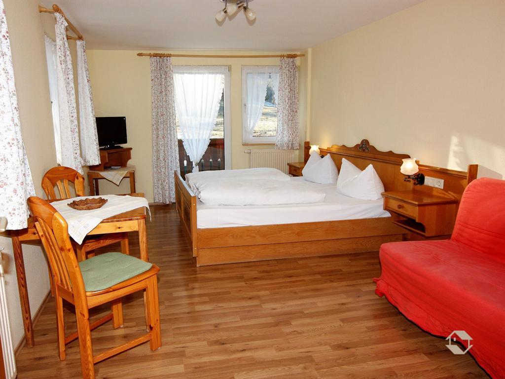 Gaestehaus Klingele Hinterzarten Ruang foto